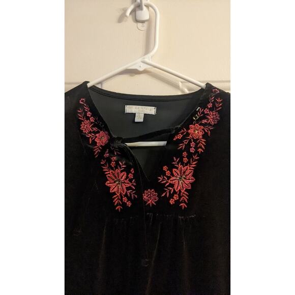 Chelsea & Violet Black Velvet Floral Embroidered V Neck Top. Large, Holiday - Picture 2 of 8